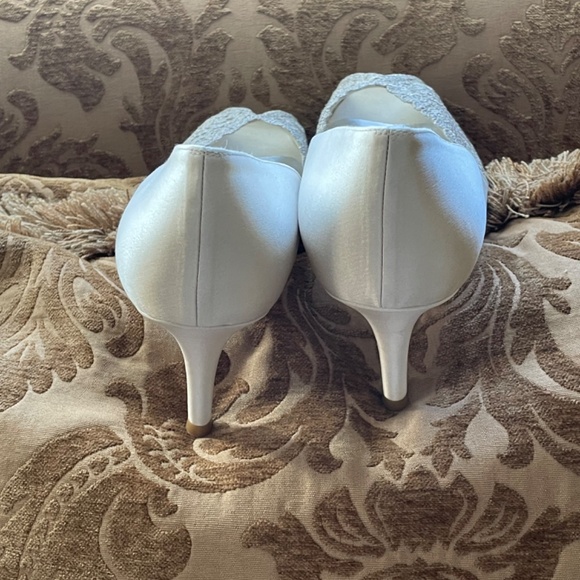 Stuart Weitzman Lace and Satin Peep-toe Pump - Picture 2 of 10